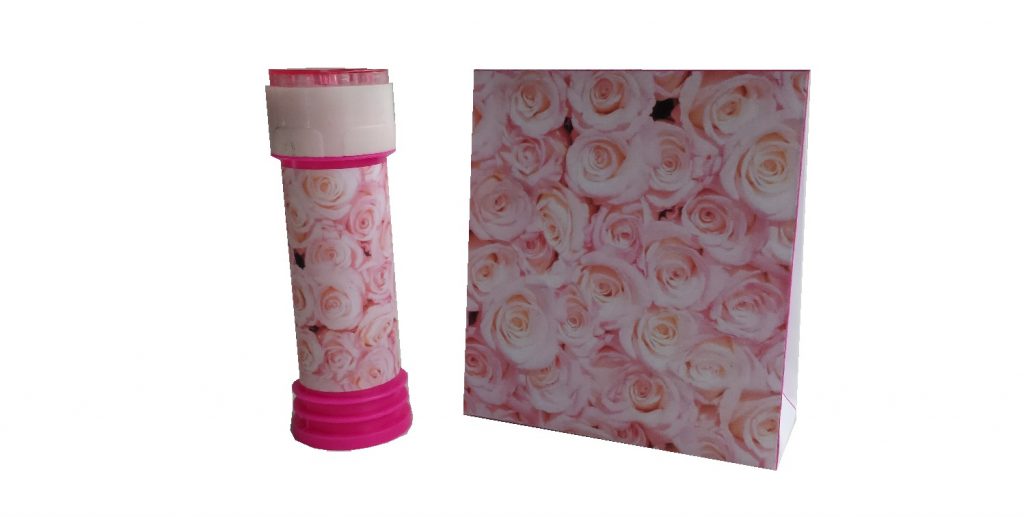 Roosjes bellenblaas en geschenkverpakking